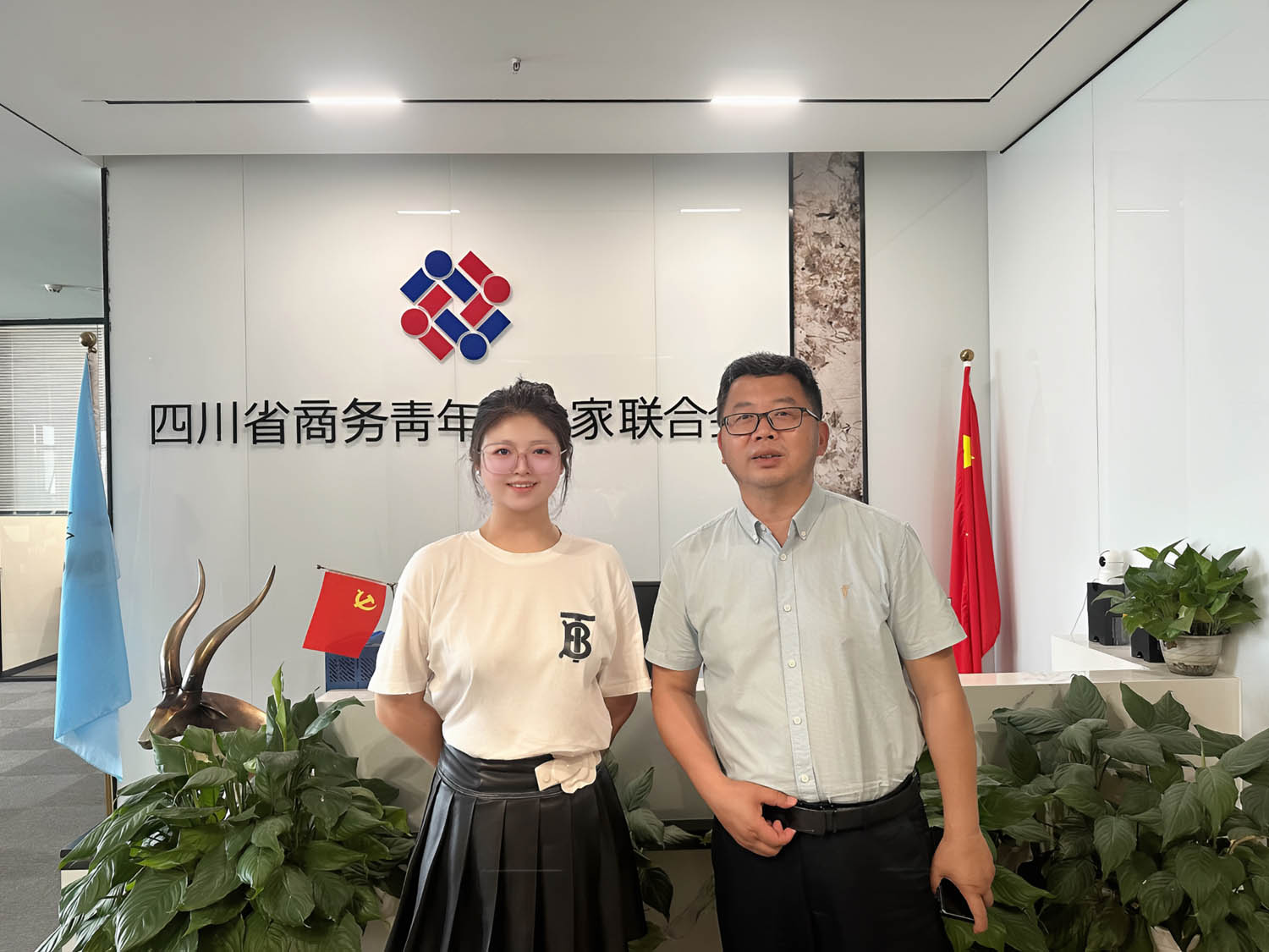 人民網四川公司總經理薛育建赴四川省青商會座談 共話青年企業家創新擔當與四川發展新篇章